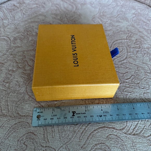 Louis Vuitton Gift Box and Receipt Holder Set with Ribbons - Picture 10 of 14